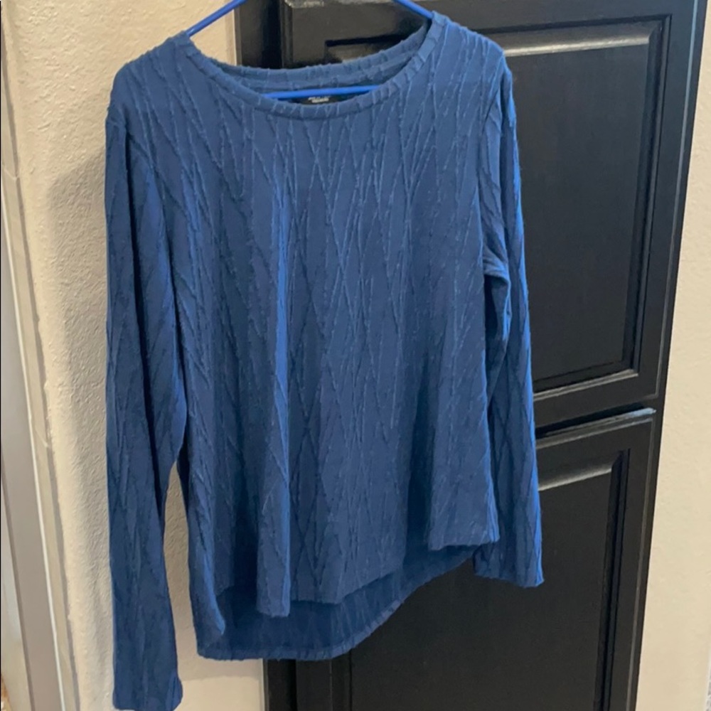 Long sleeve light weight top